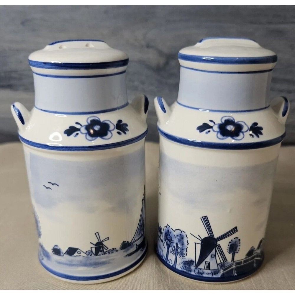 Vtg Delft Blue Porcelain Milk Can Set of Salt & Pepper Shakers Holland (read)
